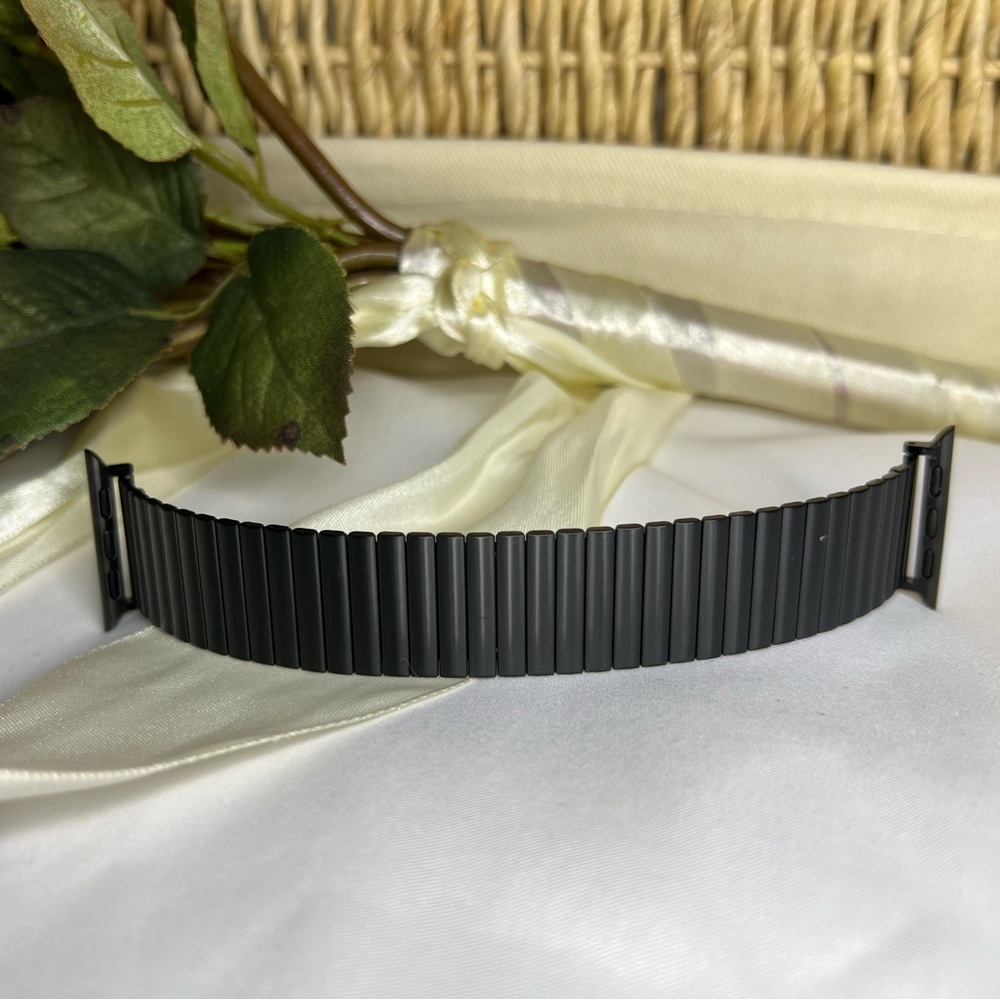 NIP IWATCH BAND- MATTE BLACK